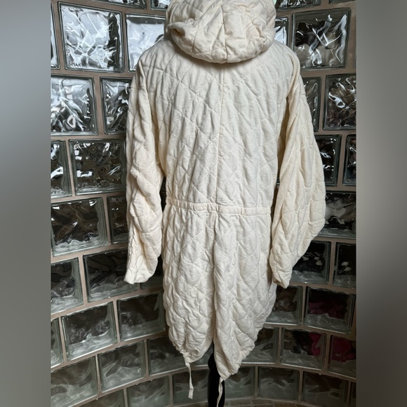 Free People - Oversized Parachute Quilted Ivory Jacket. Size Small. - Picture 8 of 12